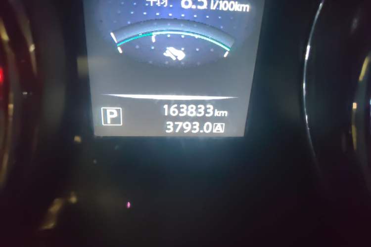 Used Nissan X-Trail 2015 2.5L CVT Leading MAX Edition 4WD Odometer Close Up