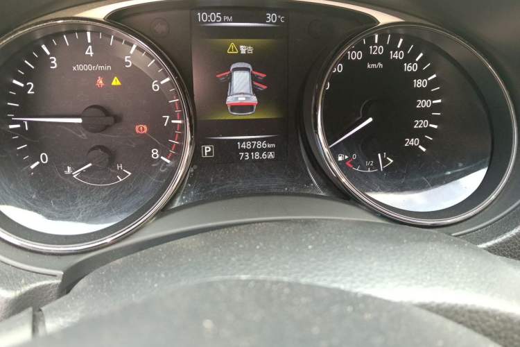 Used Nissan X-Trail 2015 2.0L CVT Comfort MAX Edition 2WD Odometer Close Up