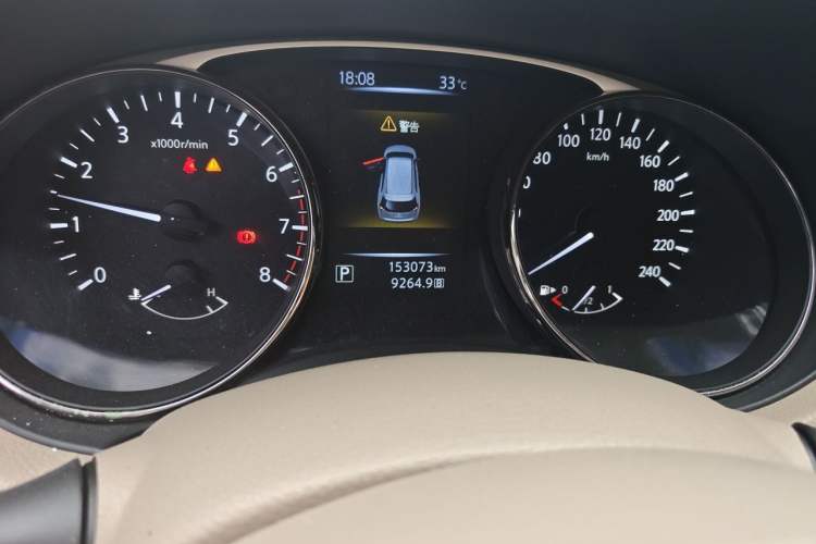 Used Nissan X-Trail 2015 2.0L CVT Comfort MAX Edition 2WD Odometer Close Up