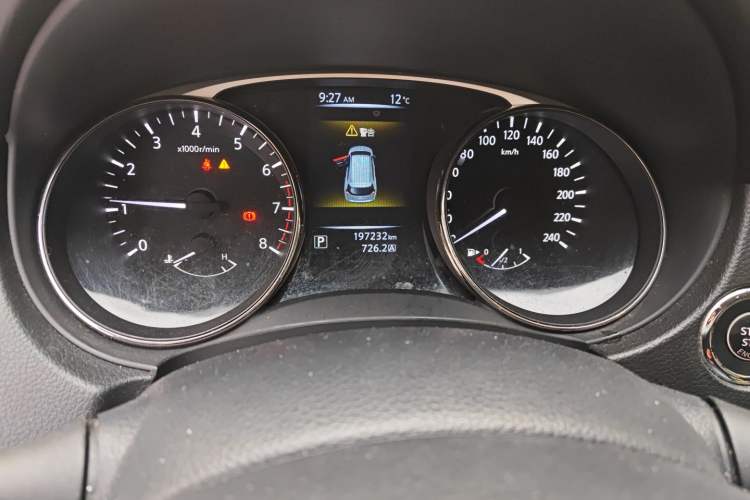 Used Nissan X-Trail 2015 2.0L CVT Comfort MAX Edition 2WD Odometer Close Up