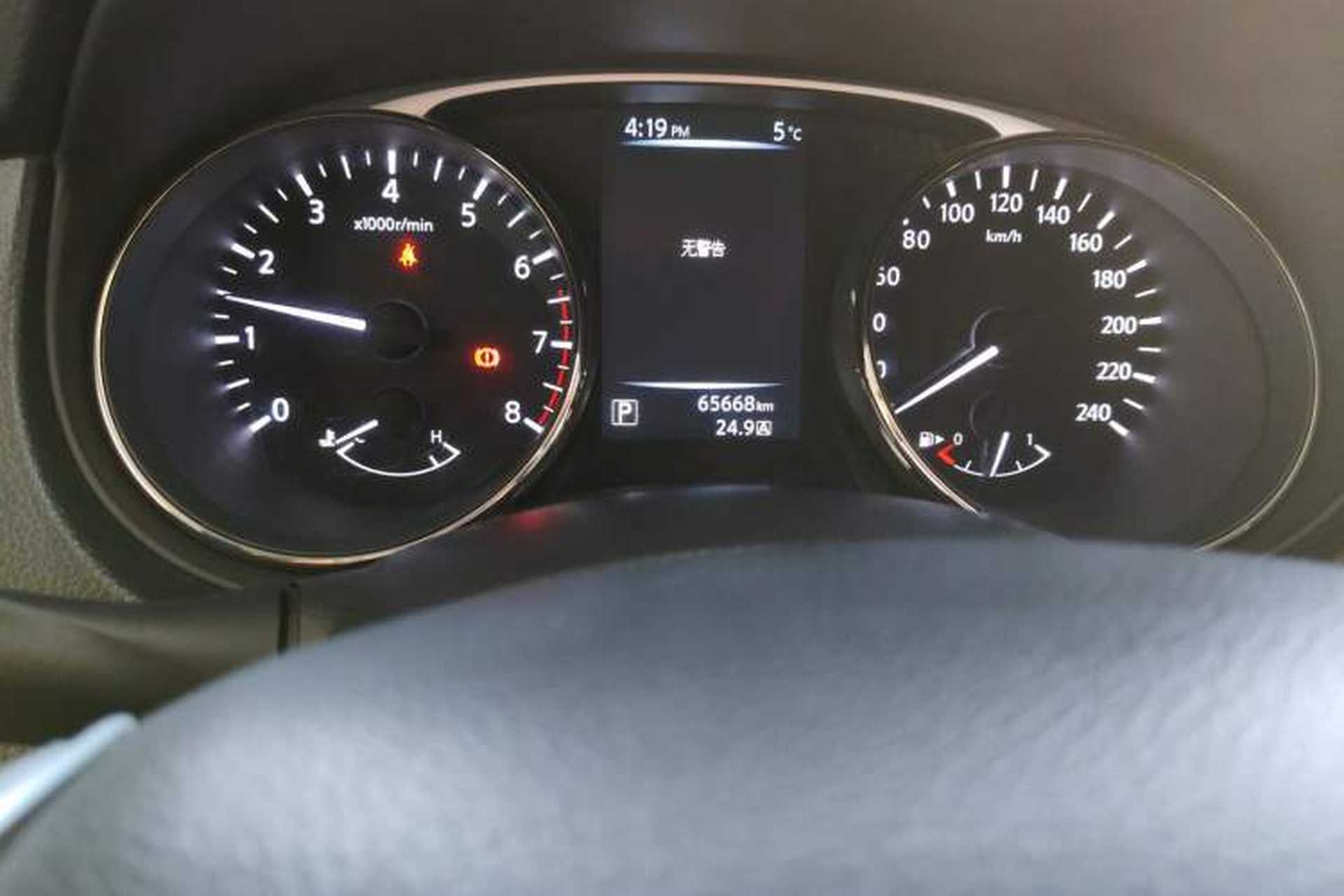 Used Nissan X-Trail 2015 2.0L CVT Comfort MAX Edition 2WD Odometer Close Up