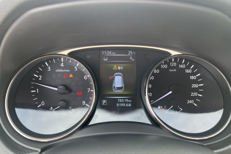 Used Nissan X-Trail 2015 2.5L CVT Leading MAX Edition 4WD Odometer Close Up