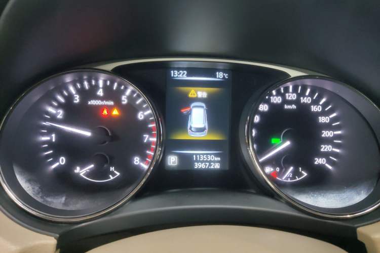 Used Nissan X-Trail 2015 2.0L CVT Comfort MAX Edition 2WD Odometer Close Up