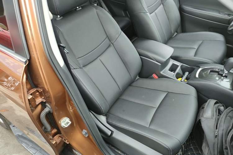 Used Nissan X-Trail 2015 2.0L CVT Comfort MAX Edition 2WD Right Front Seat