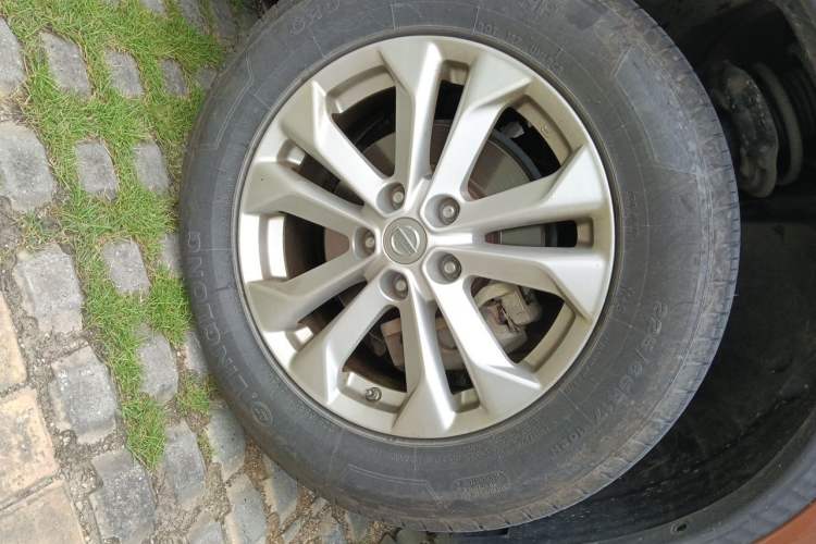 Used Nissan X-Trail 2015 2.0L CVT Comfort MAX Edition 2WD Right Front Wheel Hub
