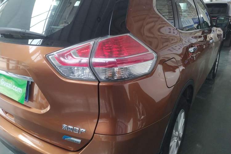 Used Nissan X-Trail 2015 2.0L CVT Comfort MAX Edition 2WD Right Rear Taillight