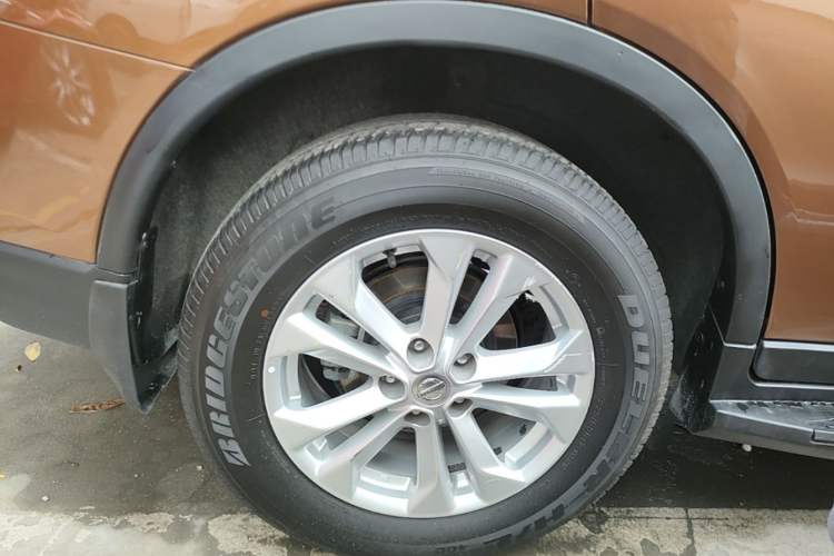 Used Nissan X-Trail 2015 2.0L CVT Comfort MAX Edition 2WD Right Rear Wheel Hub