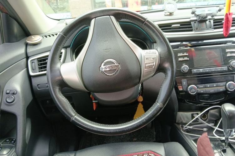 Used Nissan X-Trail 2015 2.0L CVT Comfort MAX Edition 2WD Steering Wheel