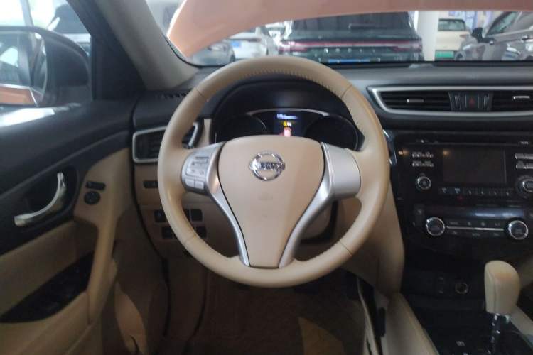 Used Nissan X-Trail 2015 2.0L CVT Comfort MAX Edition 2WD Steering Wheel