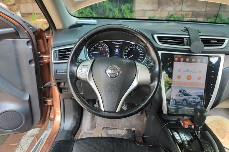 Used Nissan X-Trail 2015 2.0L CVT Comfort MAX Edition 2WD Steering Wheel