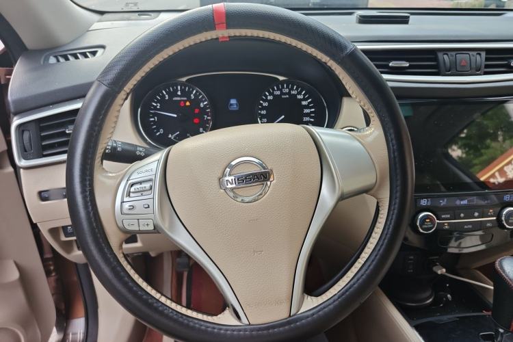 Used Nissan X-Trail 2015 2.0L CVT Comfort MAX Edition 2WD Steering Wheel