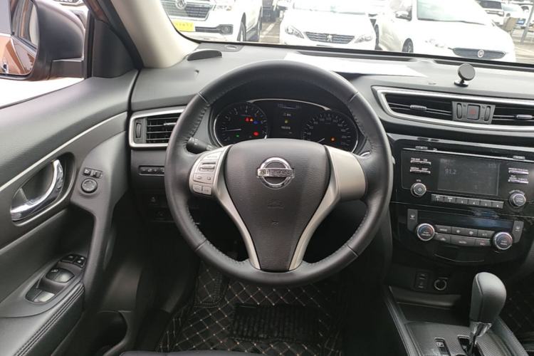 Used Nissan X-Trail 2015 2.0L CVT Comfort MAX Edition 2WD Steering Wheel