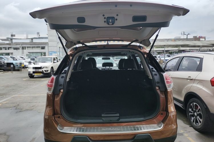 Used Nissan X-Trail 2015 2.0L CVT Comfort MAX Edition 2WD Trunk