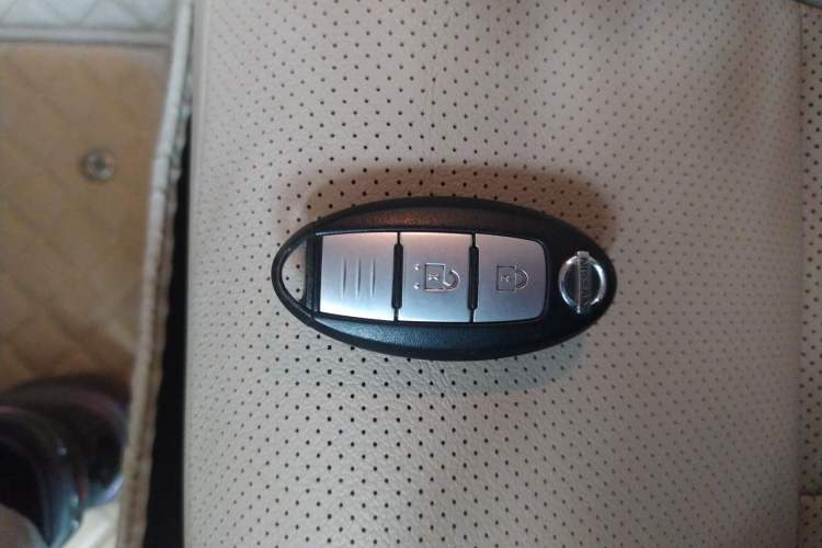 Used Nissan X-Trail 2015 2.0L CVT Comfort MAX Edition 2WD Vehicle Key