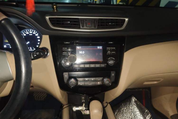 Used Nissan X-Trail 2015 2.5L CVT Leading MAX Edition 4WD Audio And AC Panel