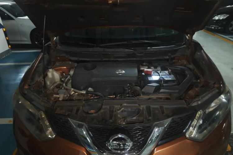 Used Nissan X-Trail 2015 2.5L CVT Leading MAX Edition 4WD Engine Bay