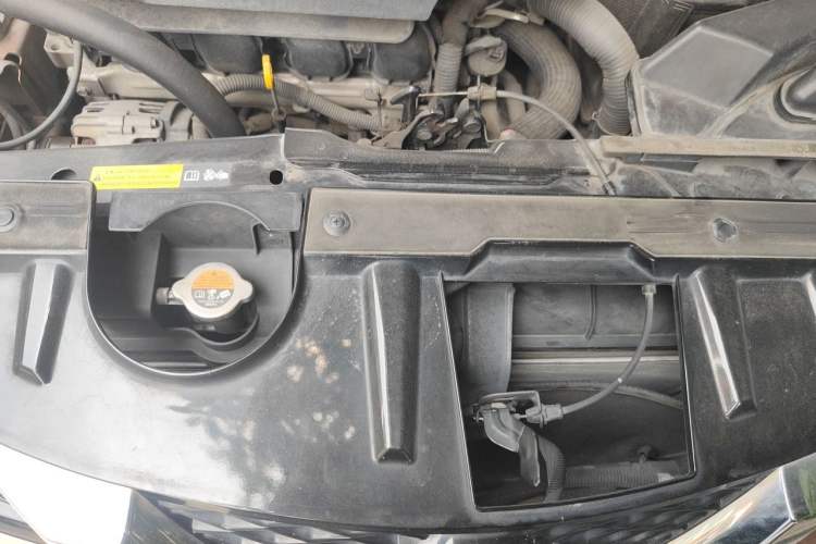 Used Nissan X-Trail 2015 2.0L CVT Comfort MAX Edition 2WD Engine Bay