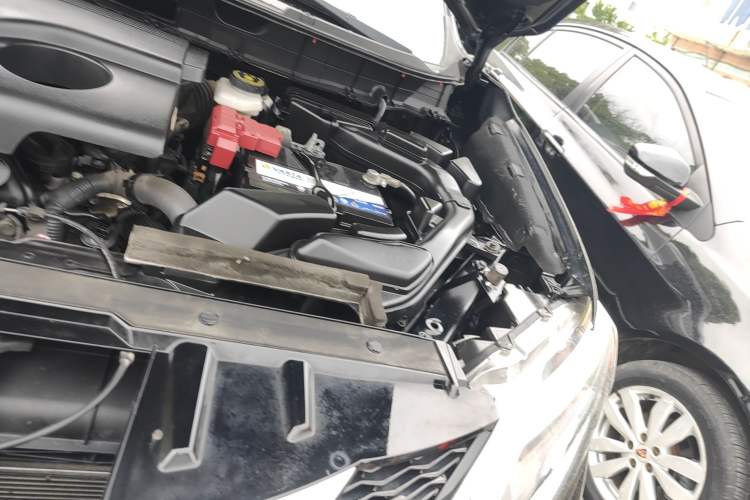 Used Nissan X-Trail 2015 2.0L CVT Comfort MAX Edition 2WD Engine Bay Left