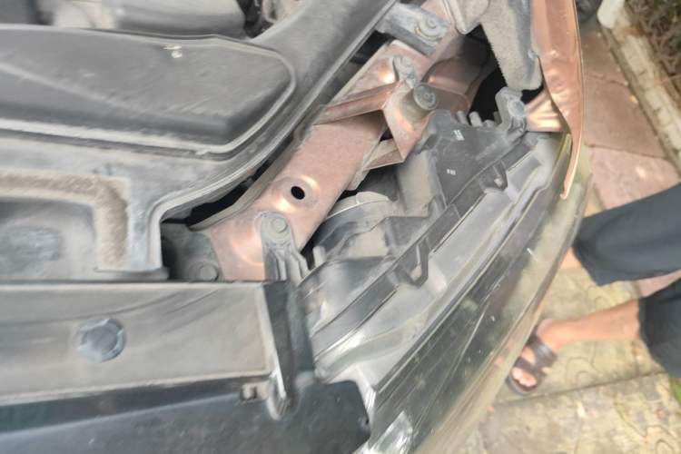 Used Nissan X-Trail 2015 2.0L CVT Comfort MAX Edition 2WD Engine Bay Left