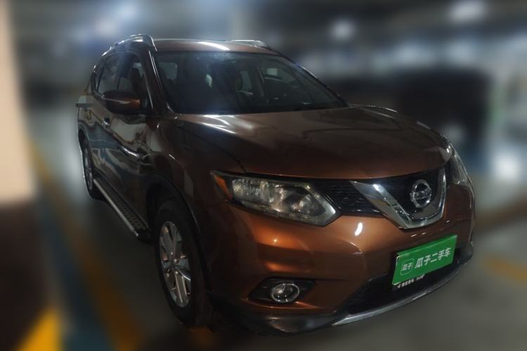 Used Nissan X-Trail 2015 2.5L CVT Leading MAX Edition 4WD Front Right 45 Deg