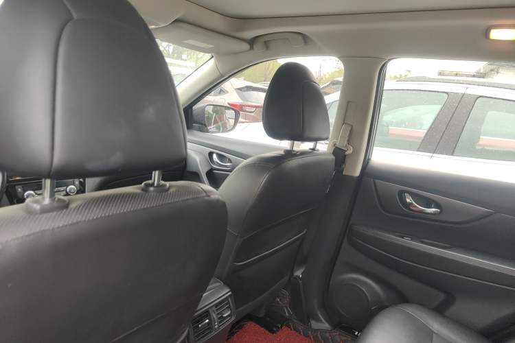 Used Nissan X-Trail 2015 2.0L CVT Comfort MAX Edition 2WD Headliner