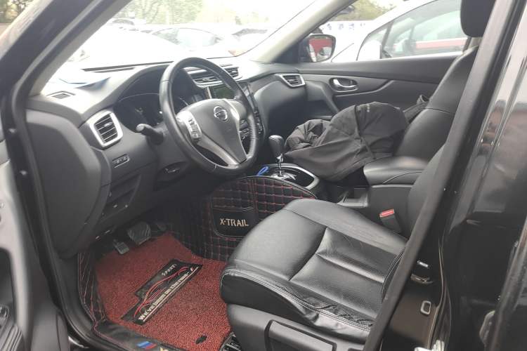 Used Nissan X-Trail 2015 2.0L CVT Comfort MAX Edition 2WD Left Front Seat