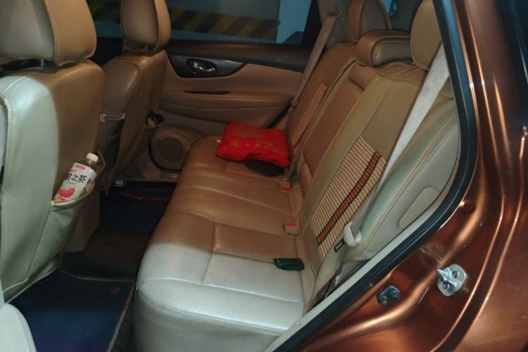 Used Nissan X-Trail 2015 2.5L CVT Leading MAX Edition 4WD Left Rear Seat