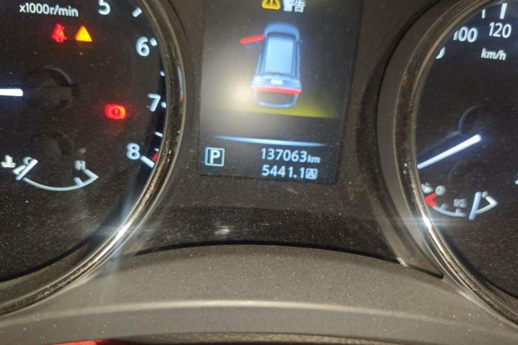 Used Nissan X-Trail 2015 2.5L CVT Leading MAX Edition 4WD Odometer Close Up
