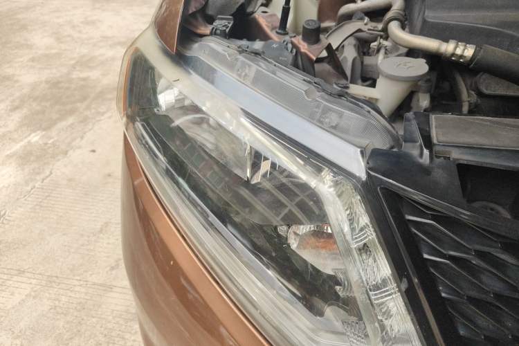 Used Nissan X-Trail 2015 2.0L CVT Comfort MAX Edition 2WD Right Front Headlight