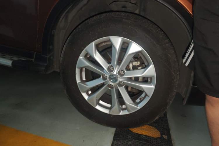 Used Nissan X-Trail 2015 2.5L CVT Leading MAX Edition 4WD Right Front Wheel Hub