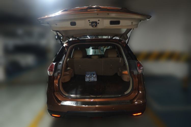Used Nissan X-Trail 2015 2.5L CVT Leading MAX Edition 4WD Trunk