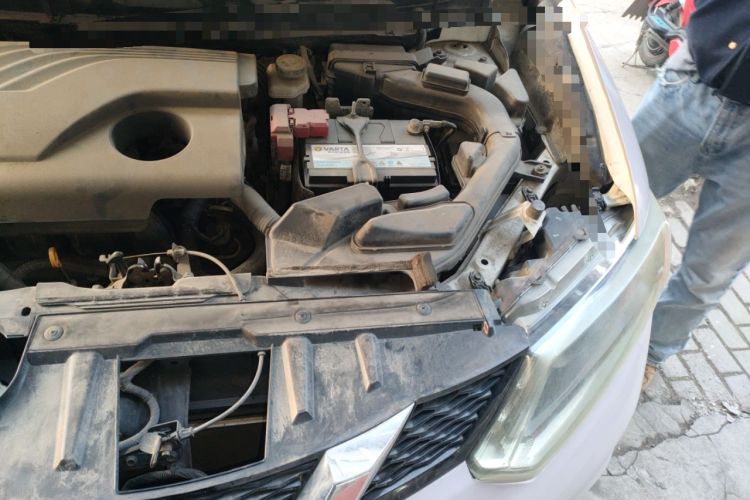 Used Nissan X-Trail 2015 2.0L CVT Comfort MAX Edition 2WD Engine Bay Left