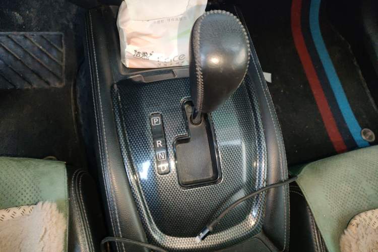 Used Nissan X-Trail 2015 2.0L CVT Comfort MAX Edition 2WD Gear Lever