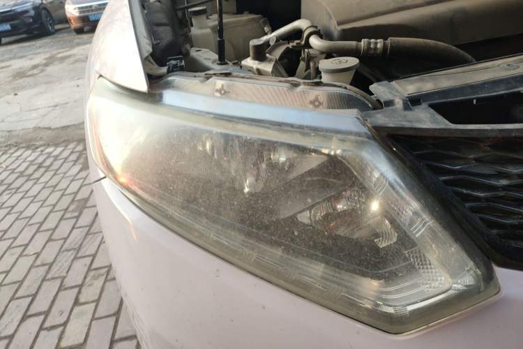 Used Nissan X-Trail 2015 2.0L CVT Comfort MAX Edition 2WD Right Front Headlight