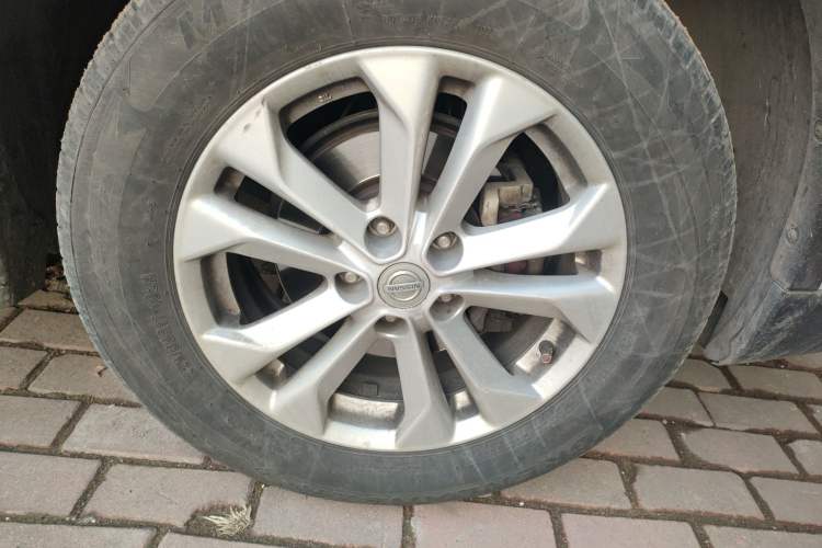 Used Nissan X-Trail 2015 2.0L CVT Comfort MAX Edition 2WD Right Front Wheel Hub