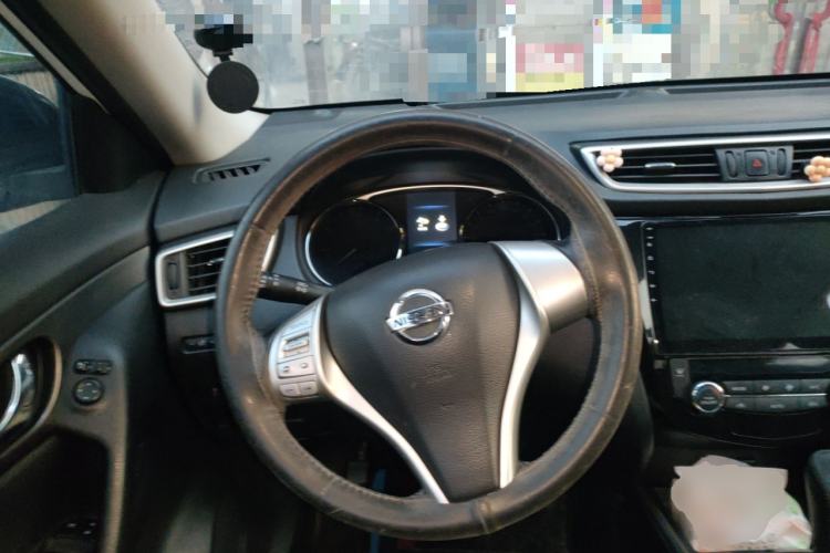 Used Nissan X-Trail 2015 2.0L CVT Comfort MAX Edition 2WD Steering Wheel