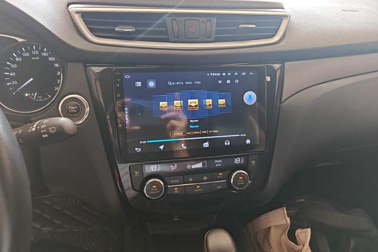 Used Nissan X-Trail 2015 2.0L CVT Comfort MAX Edition 2WD Audio And AC Panel