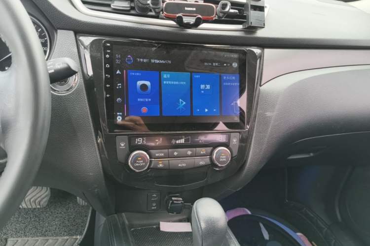 Used Nissan X-Trail 2015 2.0L CVT Comfort MAX Edition 2WD Audio And AC Panel