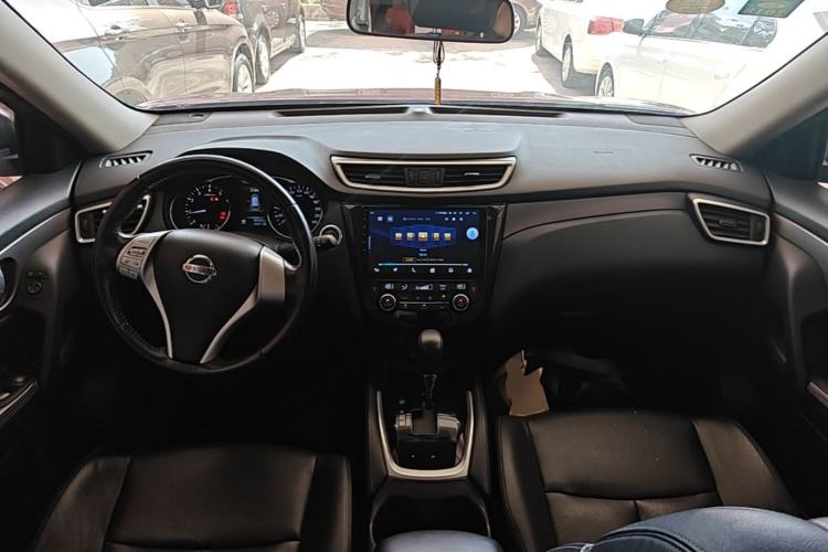 Used Nissan X-Trail 2015 2.0L CVT Comfort MAX Edition 2WD Center Console