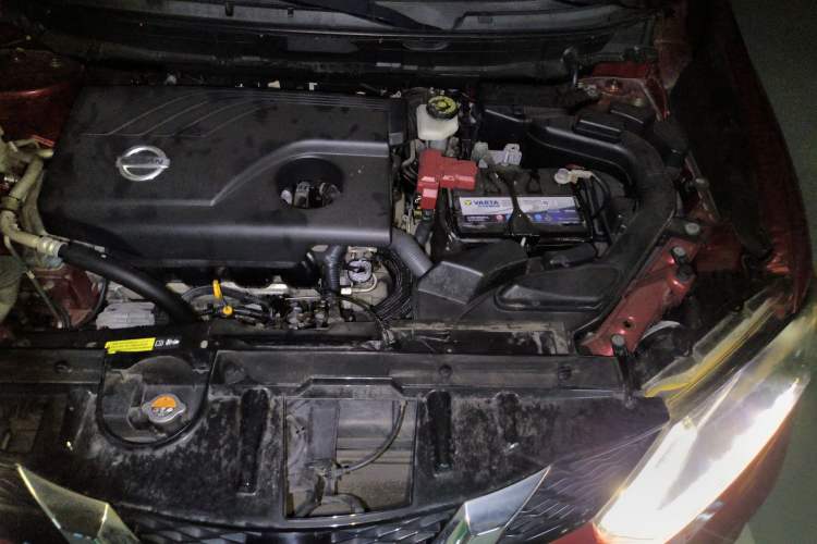 Used Nissan X-Trail 2015 2.0L CVT Comfort MAX Edition 2WD Engine Bay Left
