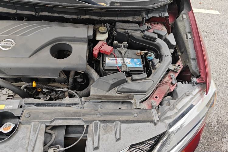 Used Nissan X-Trail 2015 2.0L CVT Comfort MAX Edition 2WD Engine Bay Left