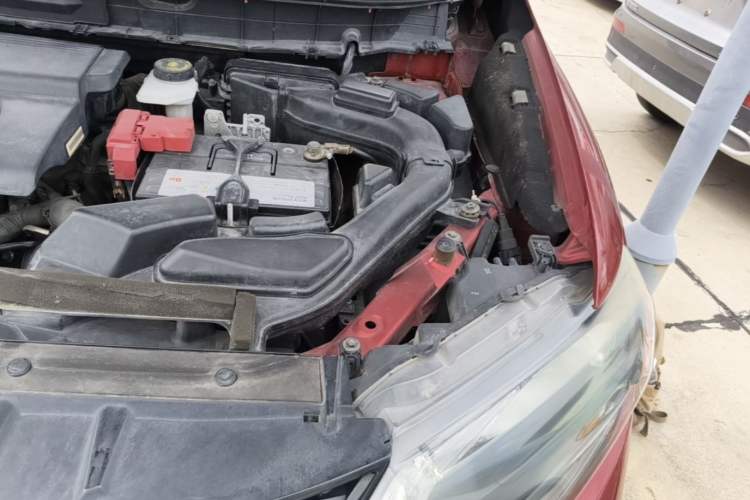 Used Nissan X-Trail 2015 2.0L CVT Comfort MAX Edition 2WD Engine Bay Left