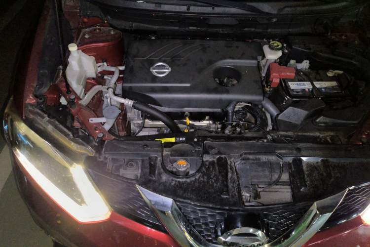 Used Nissan X-Trail 2015 2.0L CVT Comfort MAX Edition 2WD Engine Bay Right