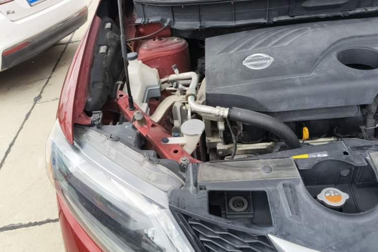 Used Nissan X-Trail 2015 2.0L CVT Comfort MAX Edition 2WD Engine Bay Right