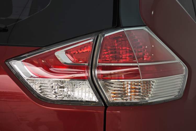 Used Nissan X-Trail 2015 2.0L CVT Comfort MAX Edition 2WD Exterior 10