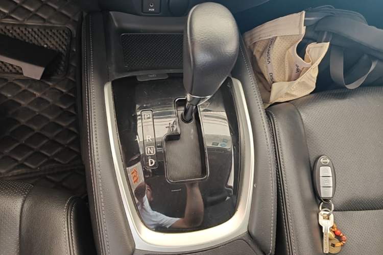Used Nissan X-Trail 2015 2.0L CVT Comfort MAX Edition 2WD Gear Lever