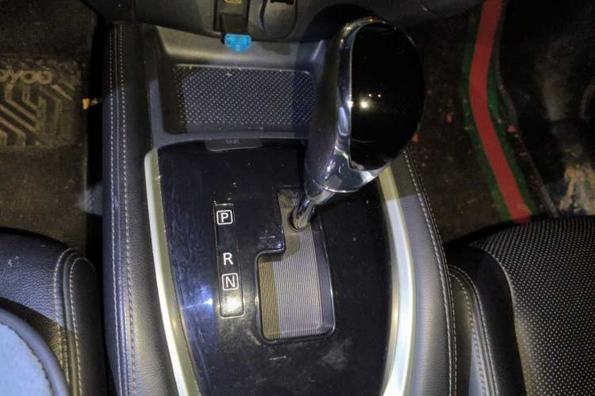 Used Nissan X-Trail 2015 2.0L CVT Comfort MAX Edition 2WD Gear Lever