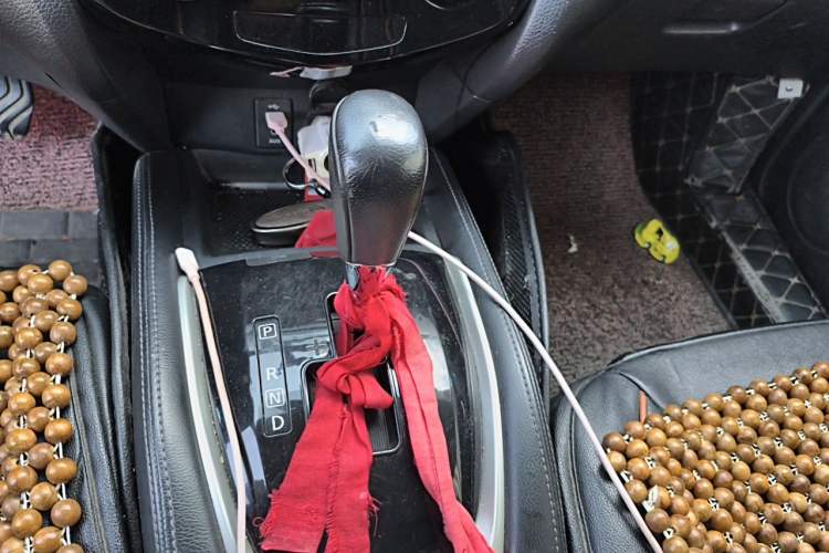 Used Nissan X-Trail 2015 2.0L CVT Comfort MAX Edition 2WD Gear Lever