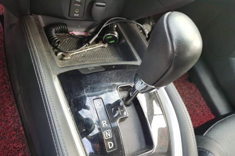 Used Nissan X-Trail 2015 2.0L CVT Comfort MAX Edition 2WD Gear Lever