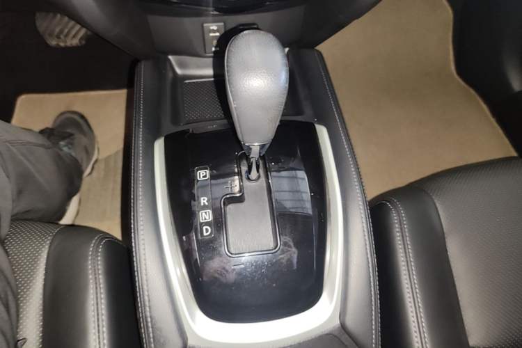 Used Nissan X-Trail 2015 2.0L CVT Comfort MAX Edition 2WD Gear Lever